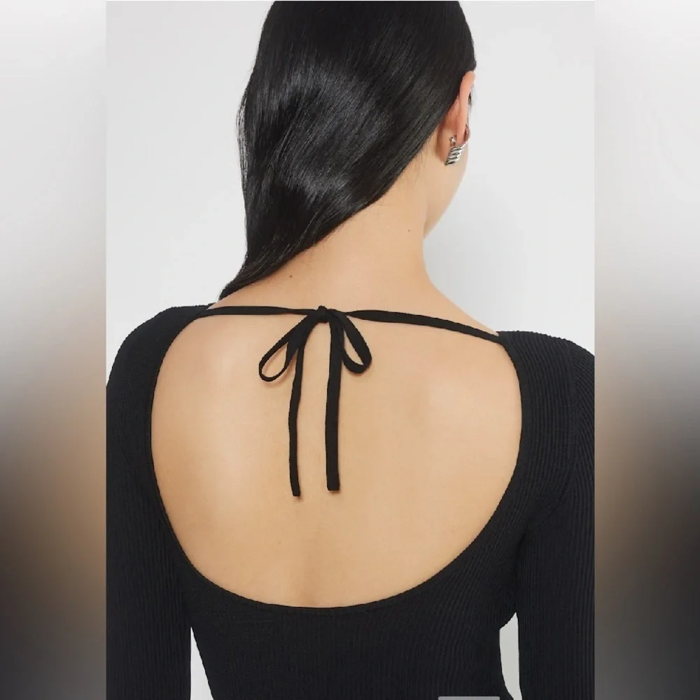 New Aritzia Babaton Sculpt Knit Scouted Longsleeve Tight open-back knit top - Picture 5 of 13